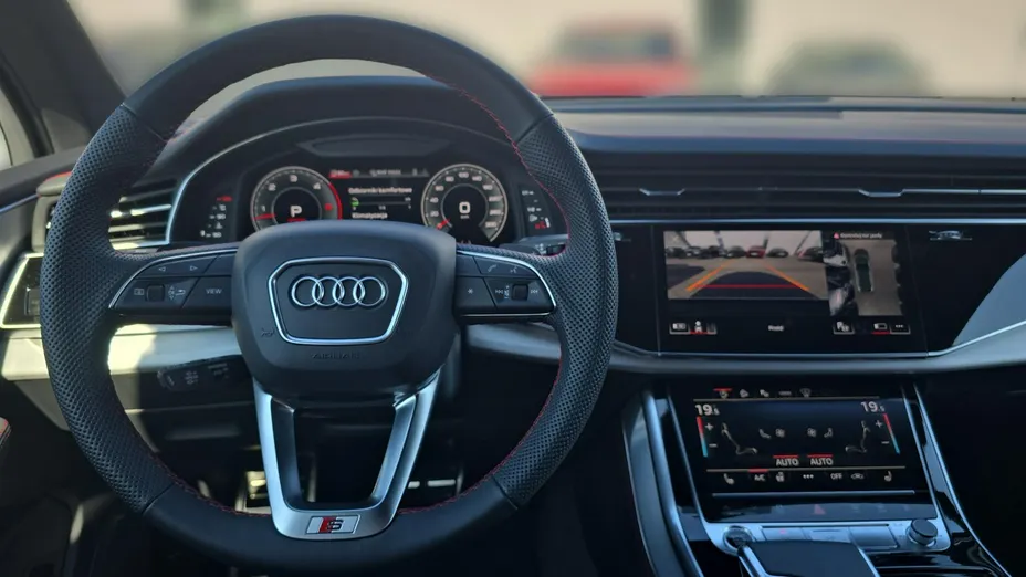 AUDI Q7 -