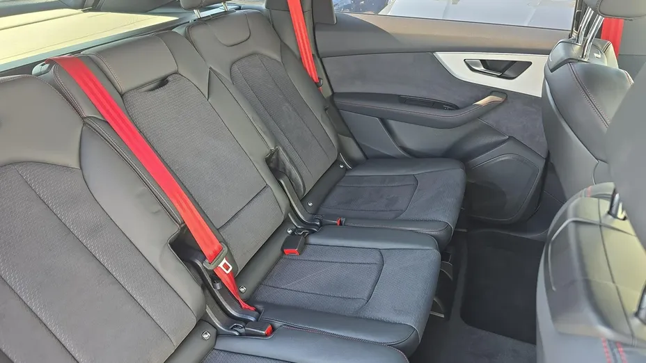 AUDI Q7 -