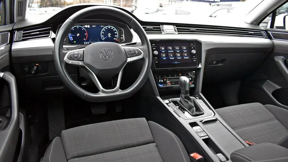 VOLKSWAGEN Passat -