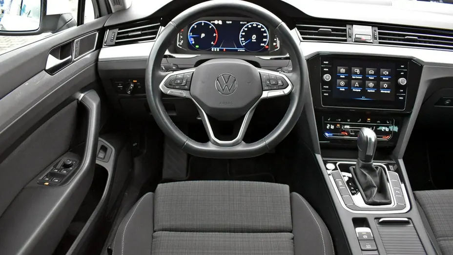 VOLKSWAGEN Passat -