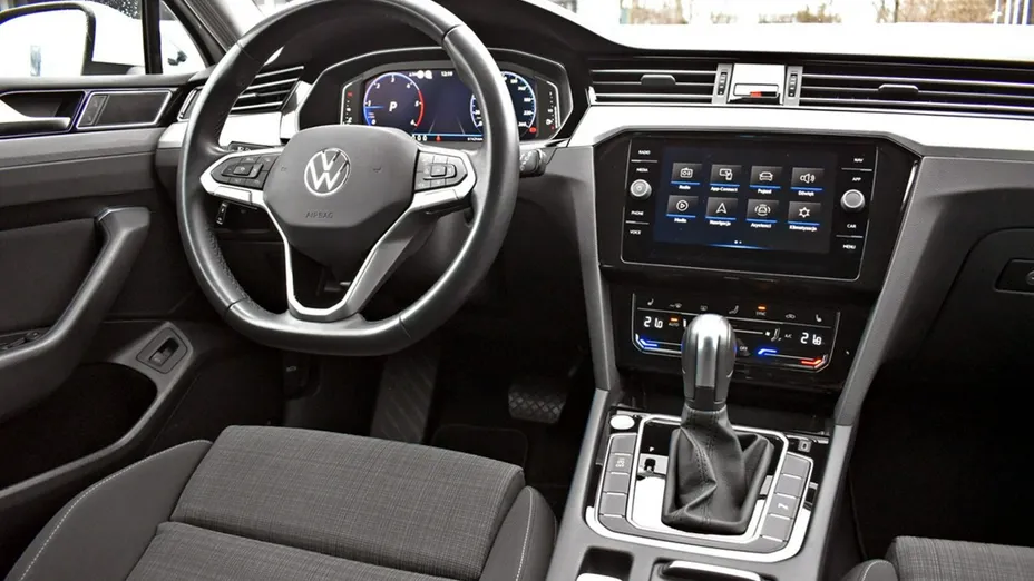 VOLKSWAGEN Passat -