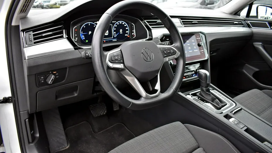 VOLKSWAGEN Passat -