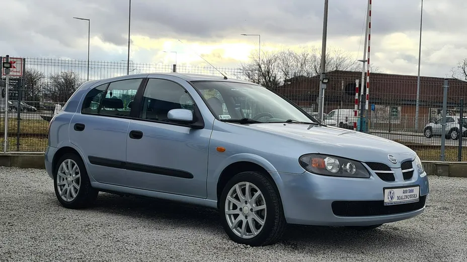 NISSAN Almera -