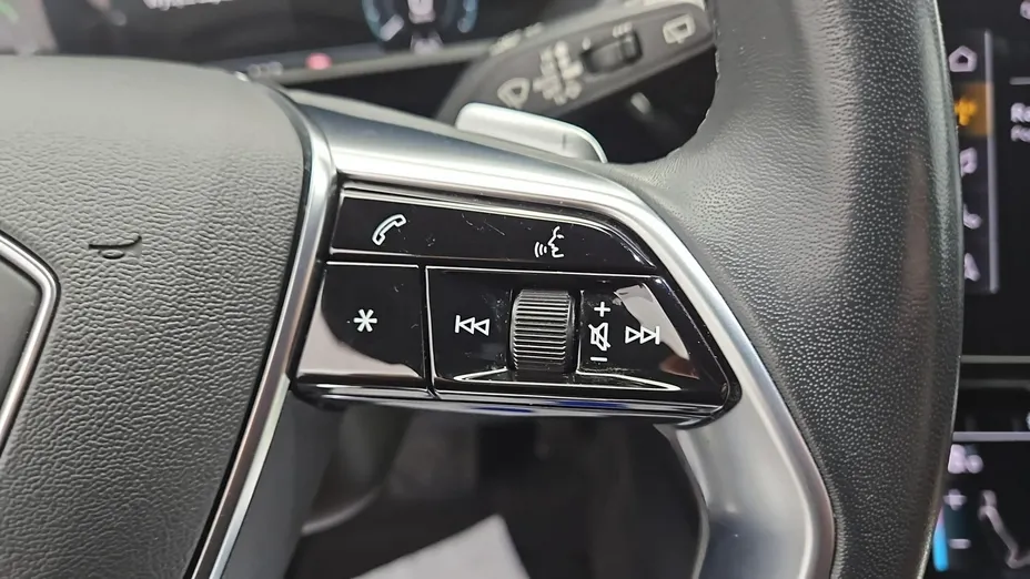 AUDI e-tron -