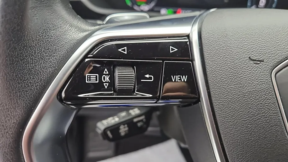 AUDI e-tron -