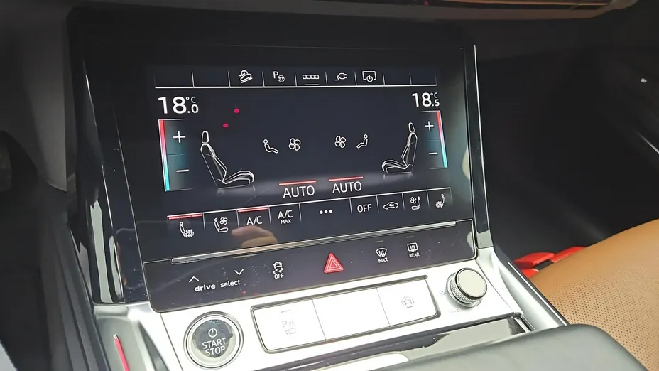 AUDI e-tron -