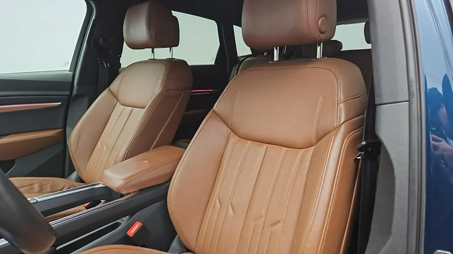 AUDI e-tron -