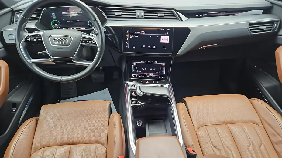 AUDI e-tron -