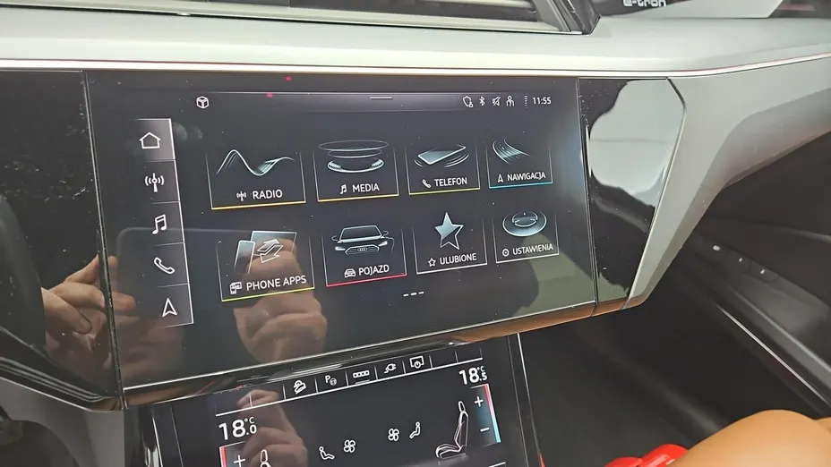 AUDI e-tron -