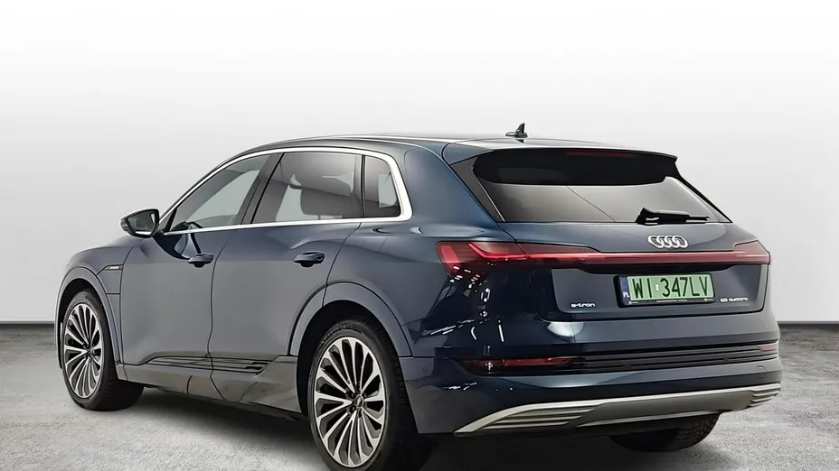 AUDI e-tron -