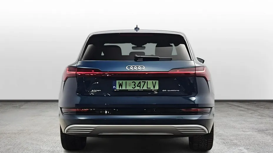 AUDI e-tron -