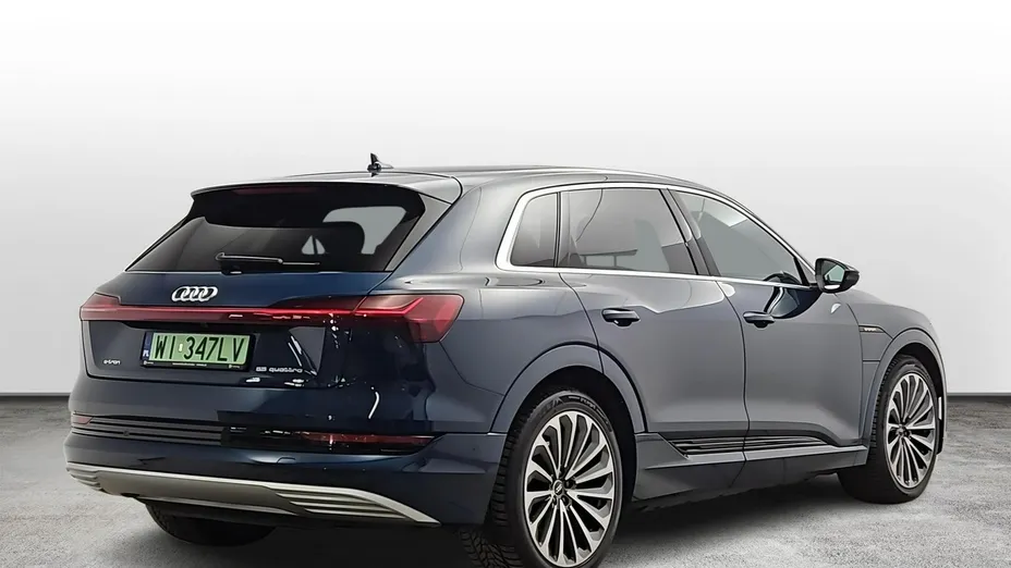 AUDI e-tron -