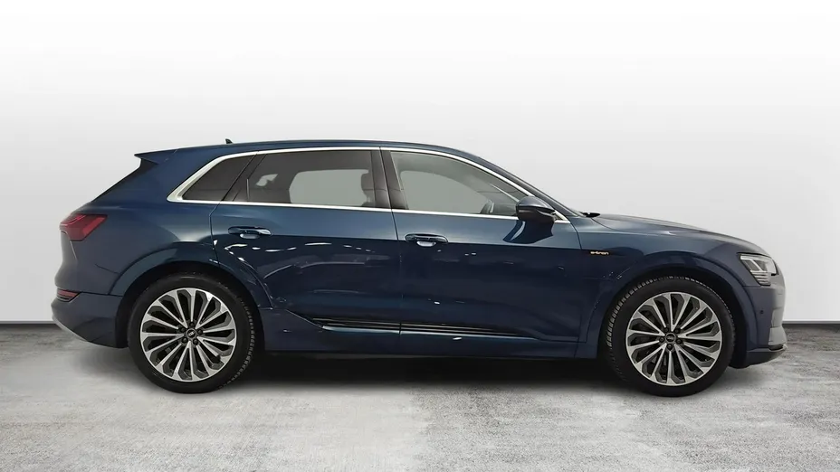 AUDI e-tron -