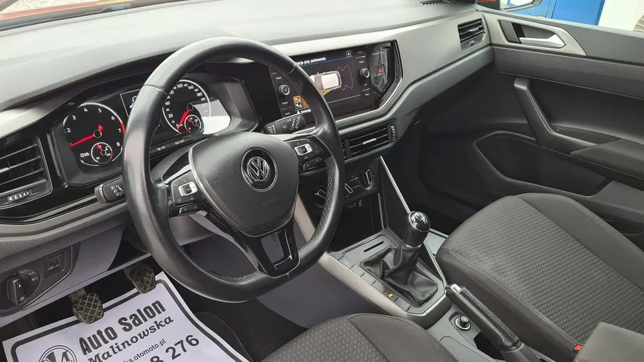VOLKSWAGEN Polo -