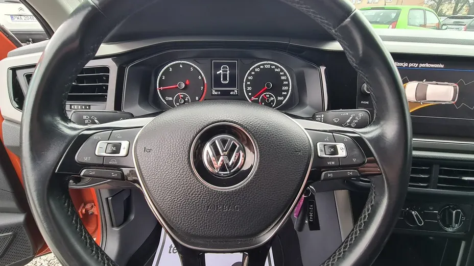 VOLKSWAGEN Polo -