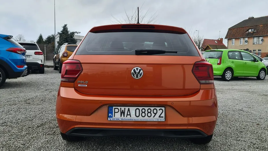VOLKSWAGEN Polo -