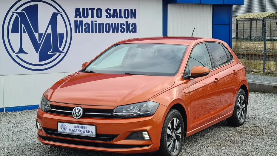 VOLKSWAGEN Polo -