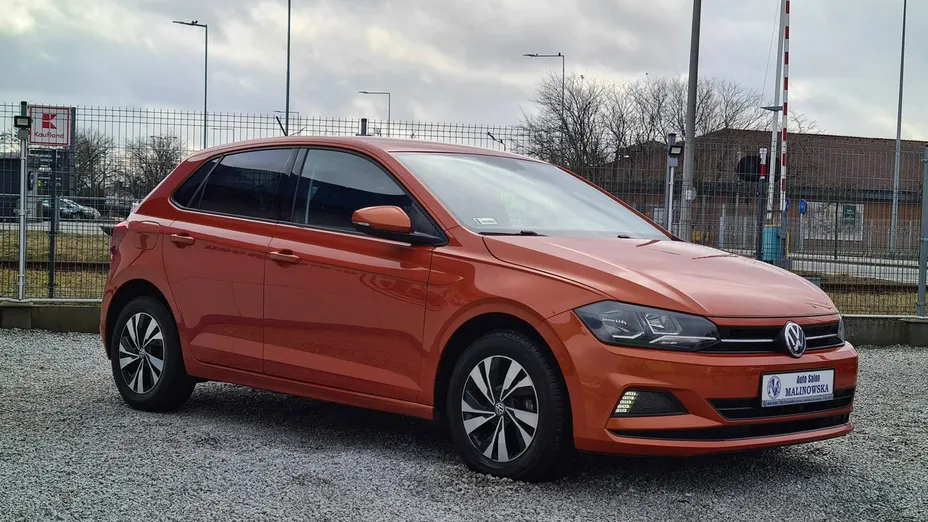 VOLKSWAGEN Polo -