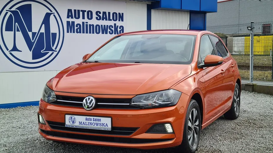 VOLKSWAGEN Polo -