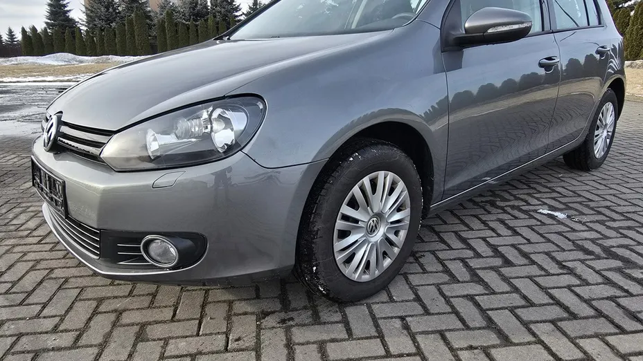 VOLKSWAGEN Golf -