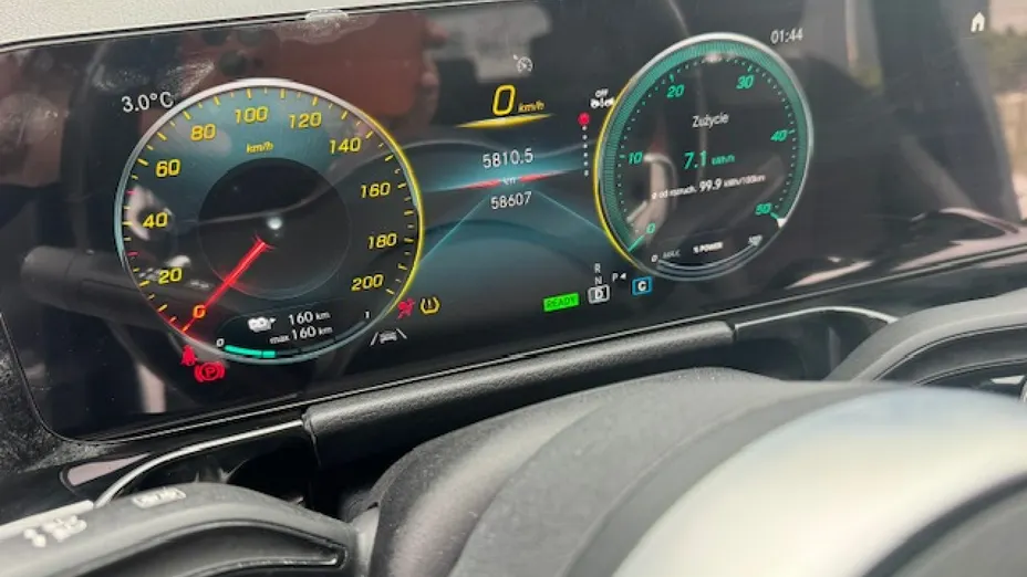 MERCEDES-BENZ EQA -
