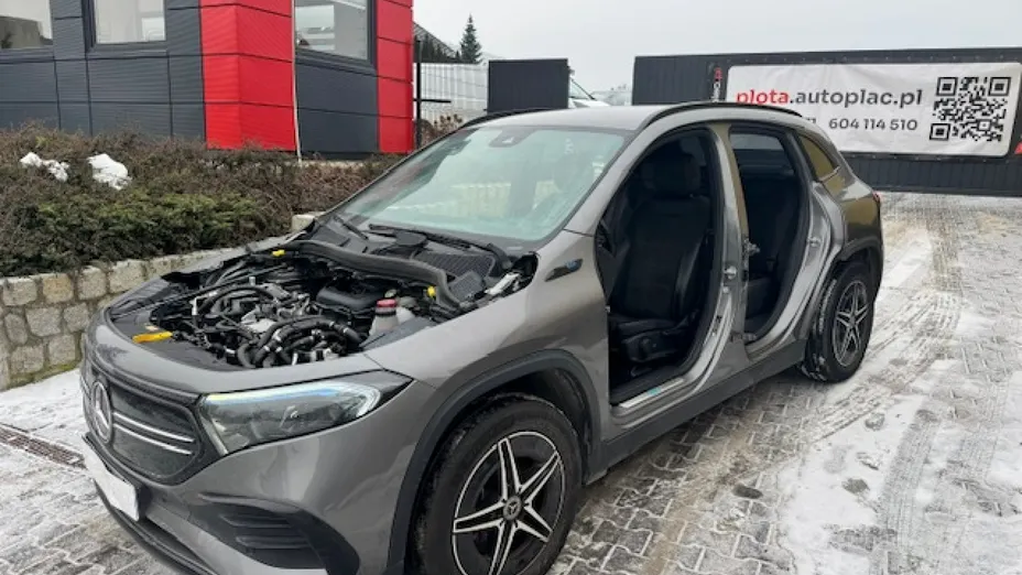 MERCEDES-BENZ EQA -