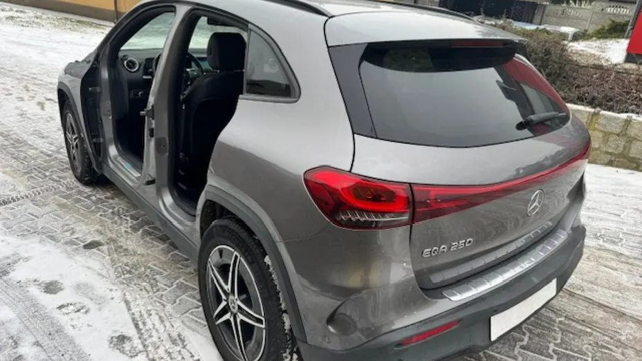 MERCEDES-BENZ EQA -