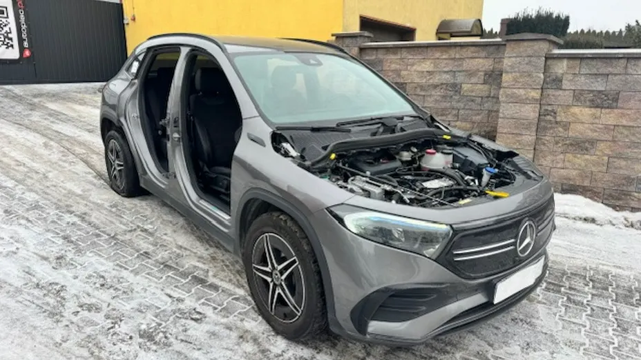 MERCEDES-BENZ EQA -