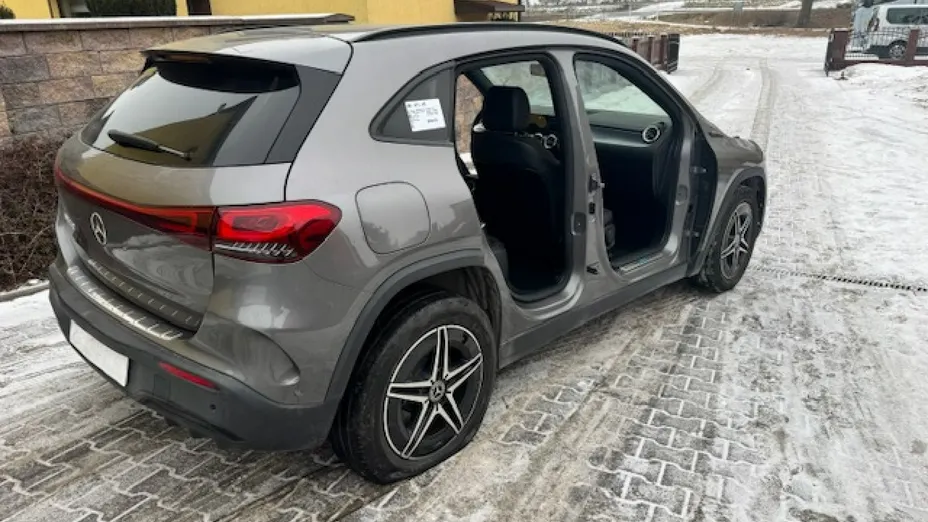 MERCEDES-BENZ EQA -