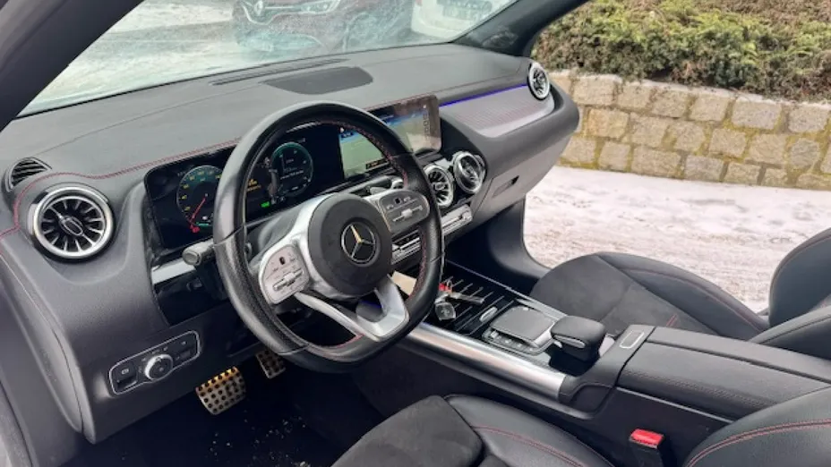 MERCEDES-BENZ EQA -
