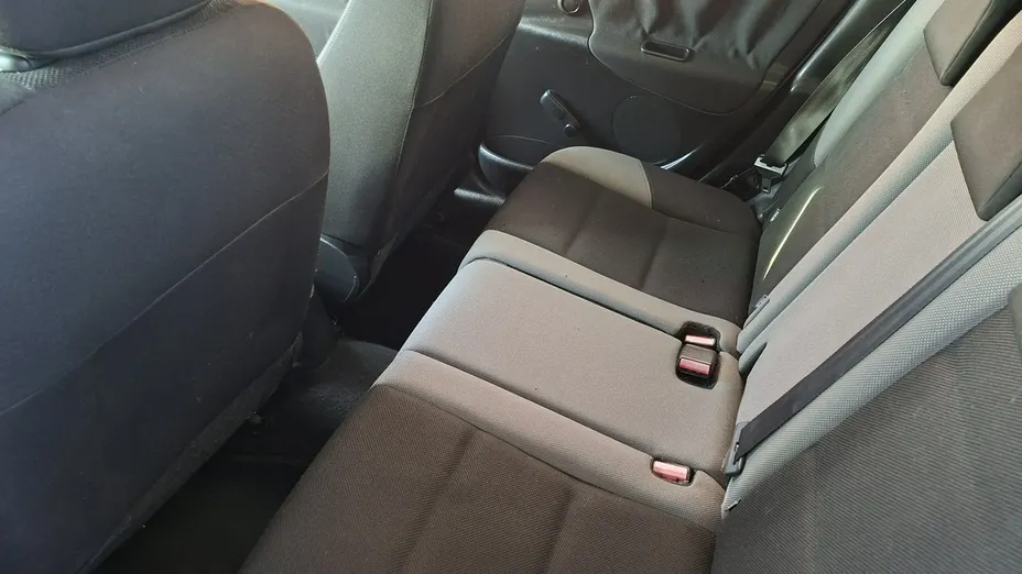 PEUGEOT 207 -