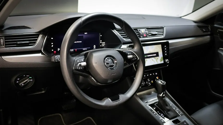 SKODA Superb -