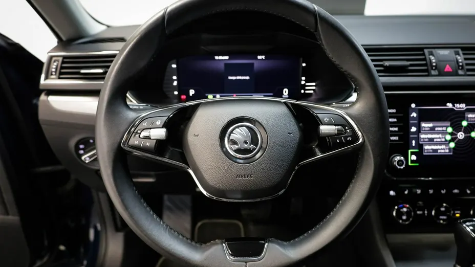 SKODA Superb -