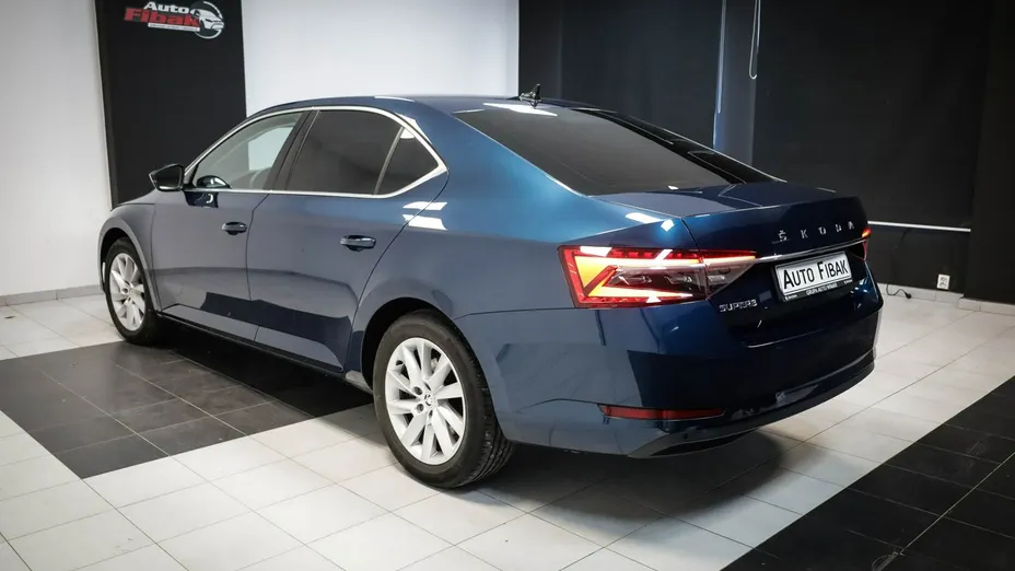 SKODA Superb -
