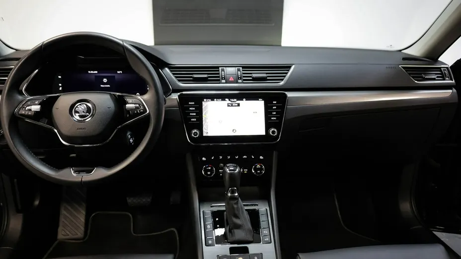 SKODA Superb -