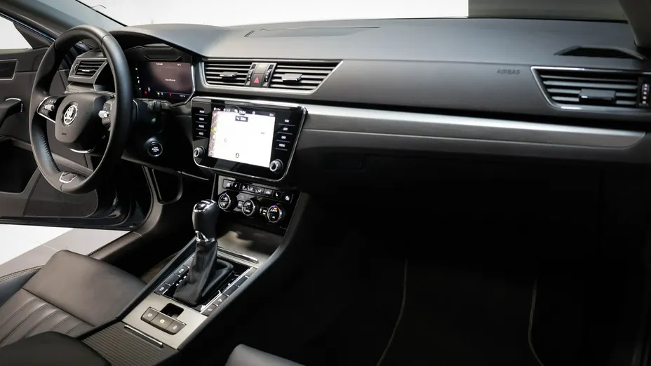 SKODA Superb -