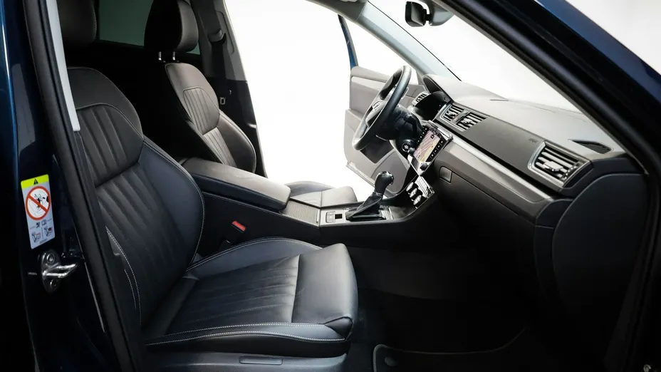 SKODA Superb -