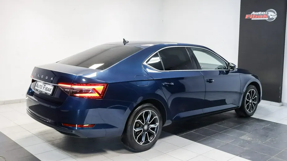 SKODA Superb -