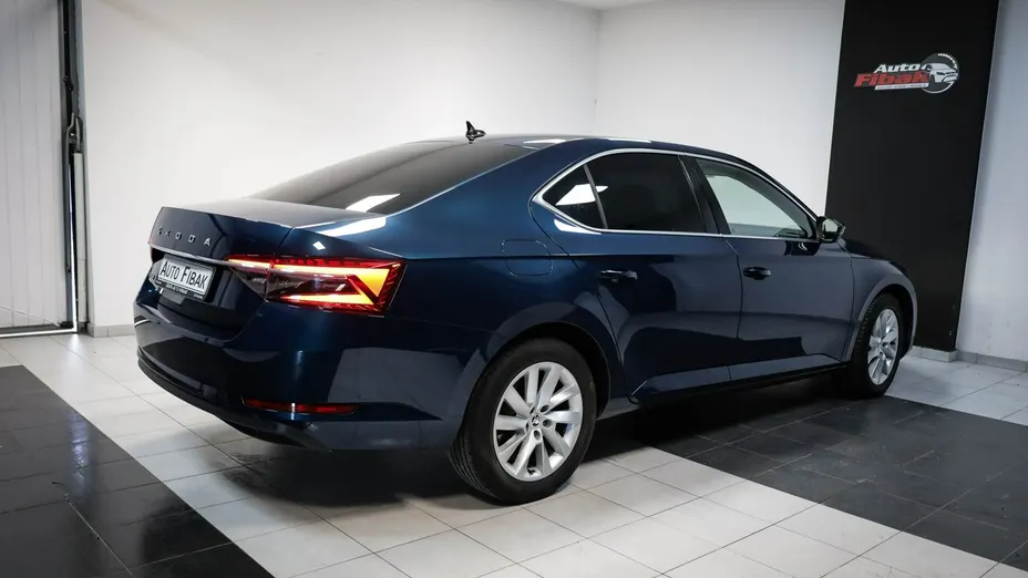 SKODA Superb -