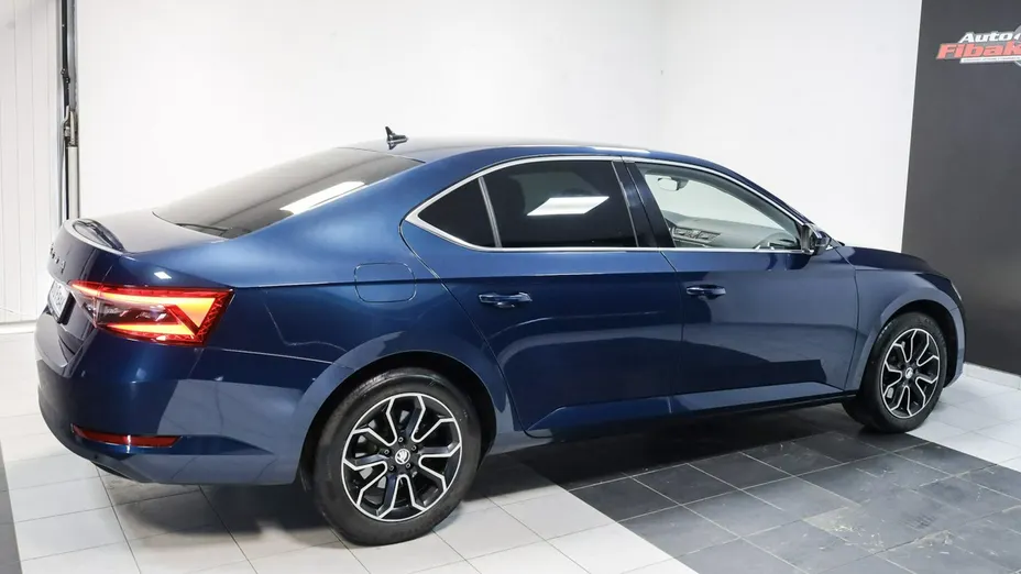 SKODA Superb -
