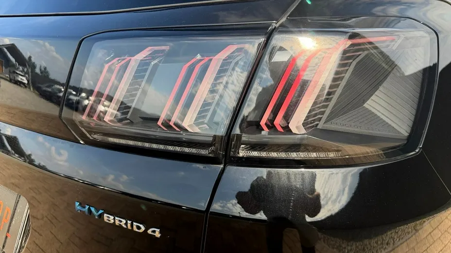 PEUGEOT 3008 -