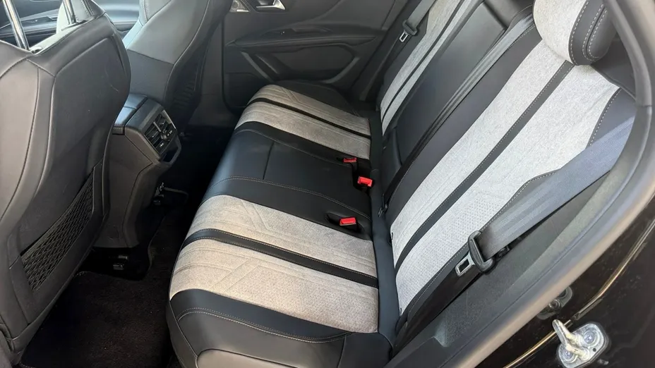 PEUGEOT 3008 -