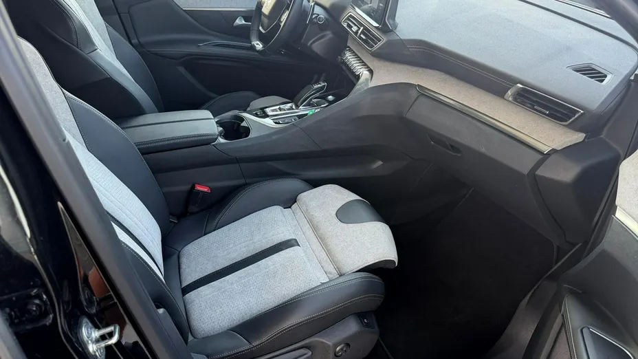 PEUGEOT 3008 -