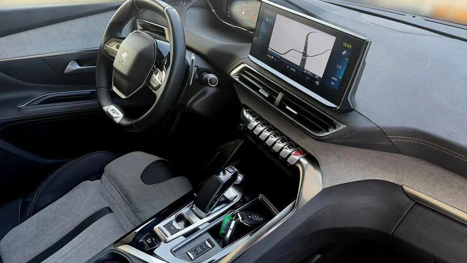 PEUGEOT 3008 -