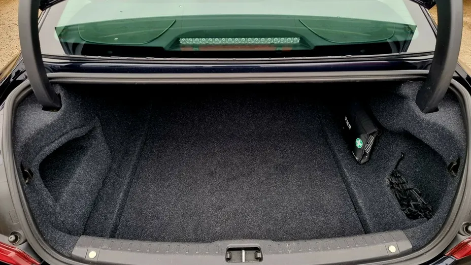VOLVO S90 -