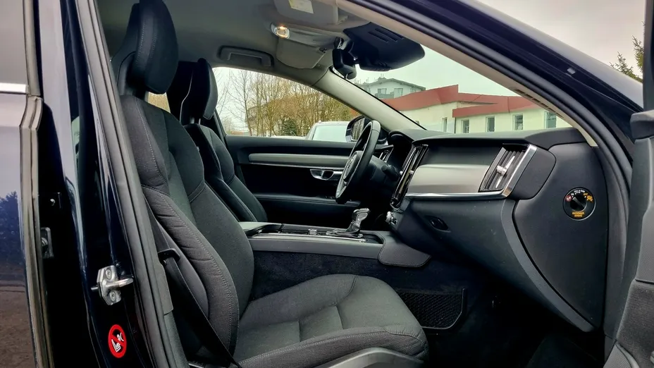 VOLVO S90 -