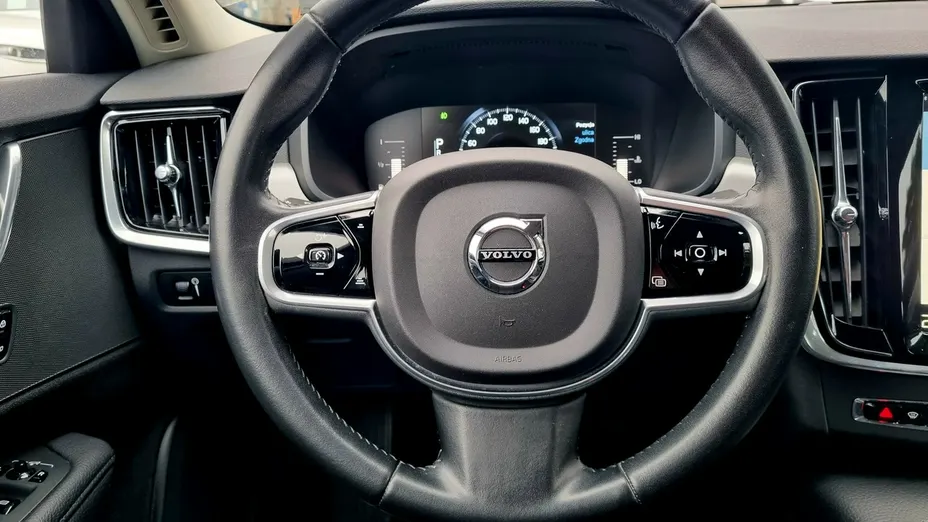 VOLVO S90 -