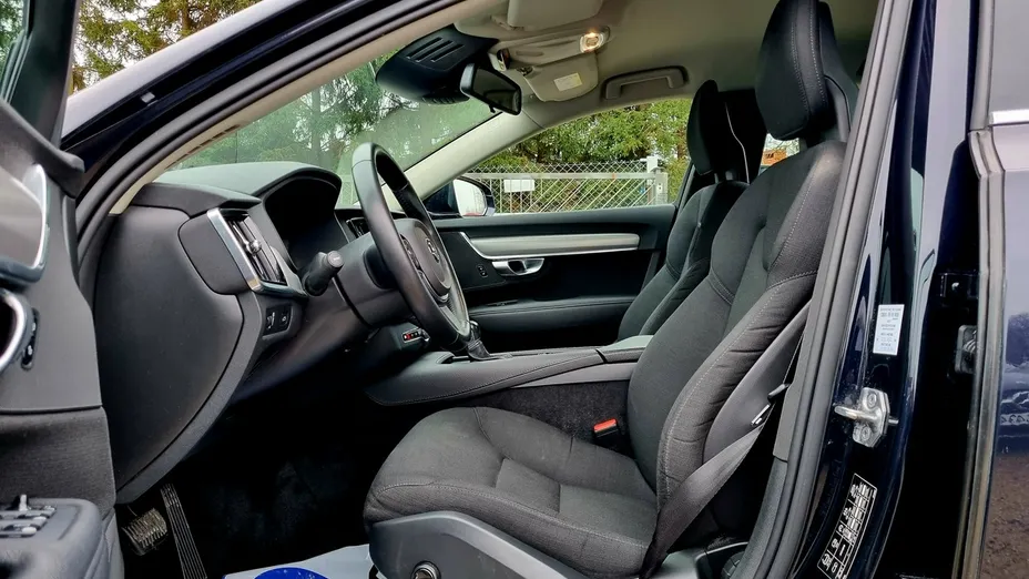 VOLVO S90 -