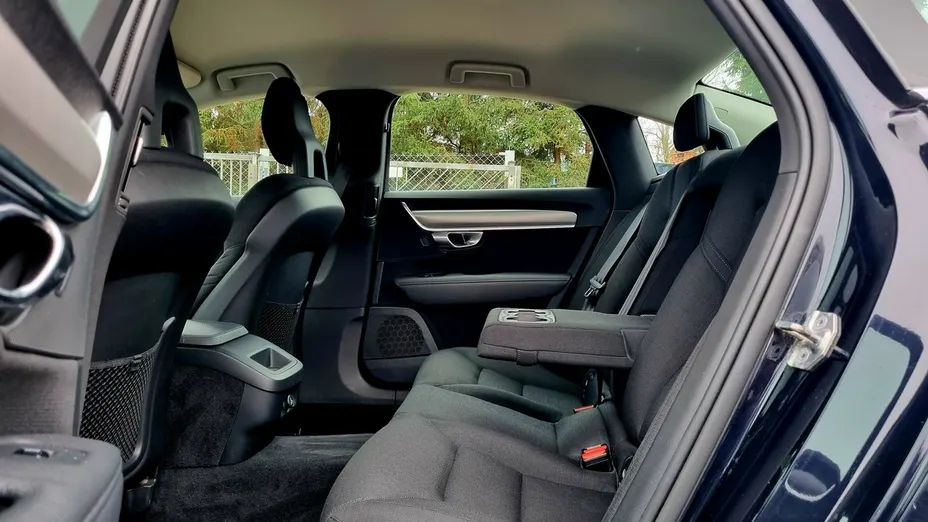 VOLVO S90 -
