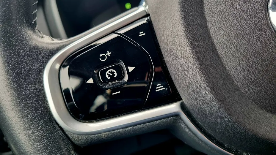 VOLVO S90 -